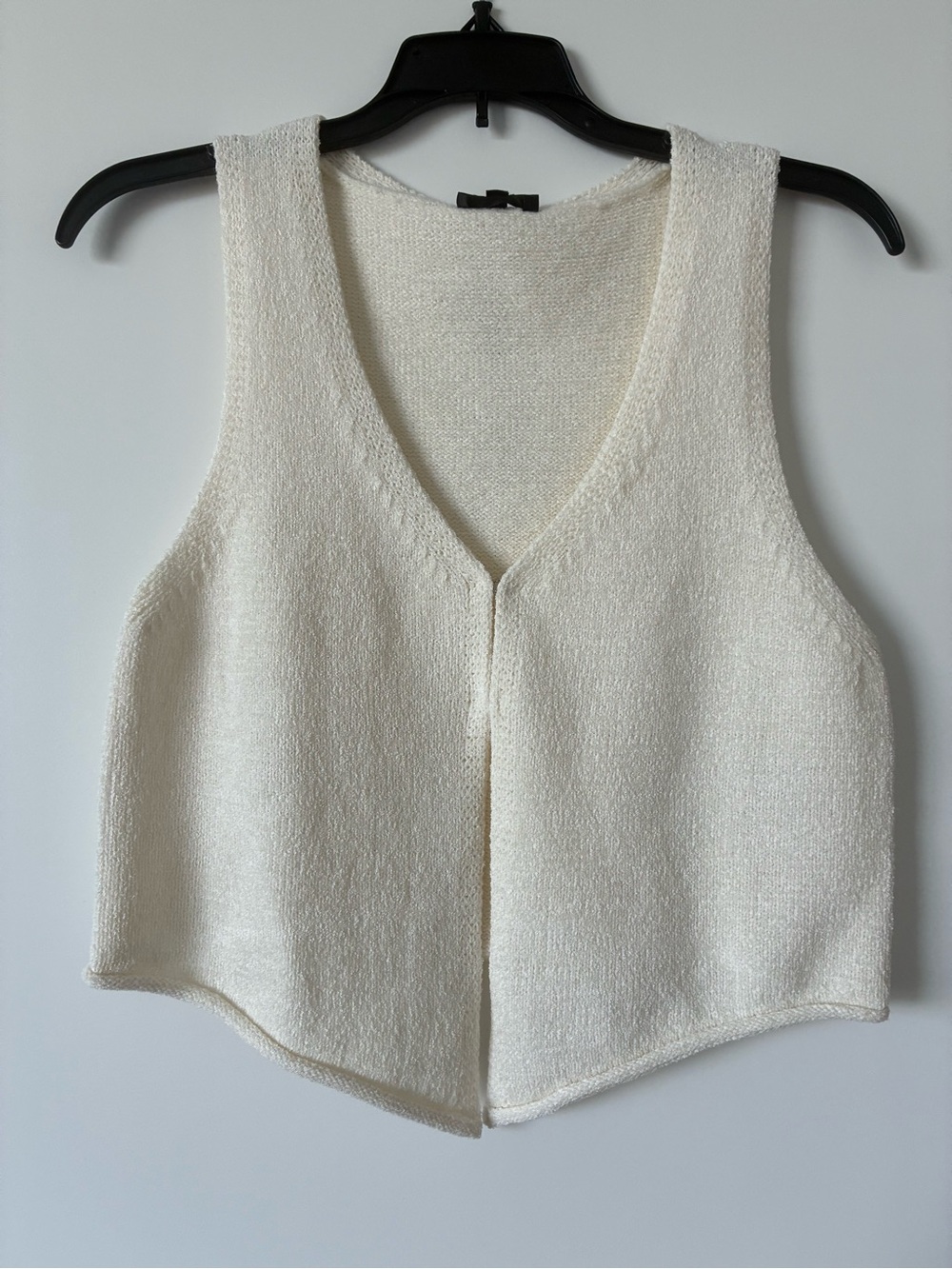 Dynamite Off-White Textured Knit Cropped V-Neck Tank